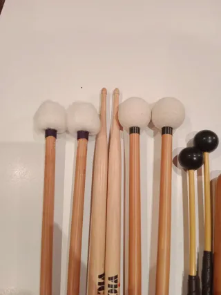 Lote de baquetas y percusión