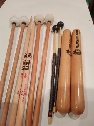 Lote de baquetas y percusión