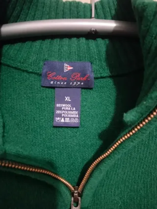 Jersey verde con cremallera