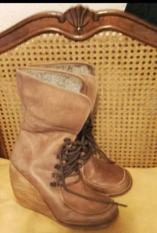 Botines tacón cuña alta , piel y cuero Destroy tal