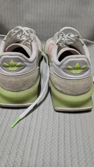 Zapatillas Adidas Verdes y Blancas