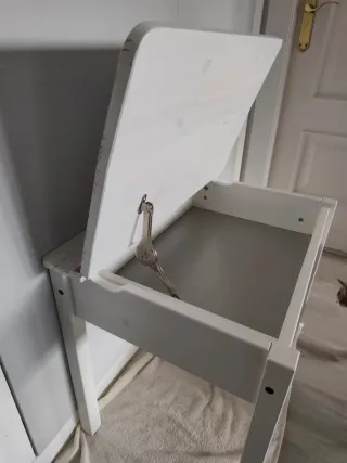 Escritorio de madera blanco