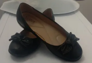 Zapatos planos negros Hotter con lazo