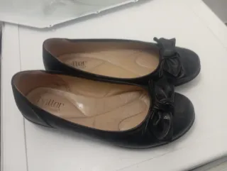 Zapatos planos negros Hotter con lazo