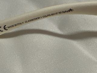 Gafas de sol blancas y moradas