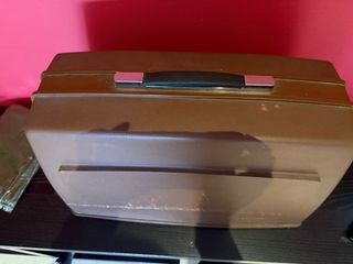 Máquina de coser Alfa antigua con motor