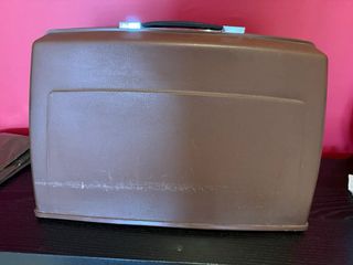 Máquina de coser Alfa antigua con motor