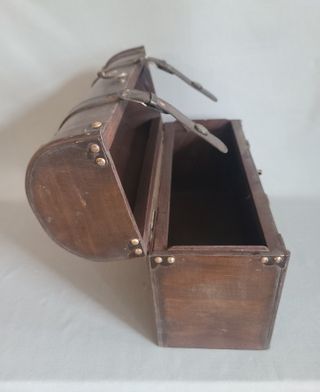 Cofre Madera y Cuero Tachonado Latón, cierre doble