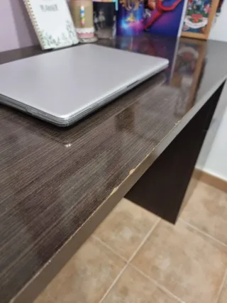 Escritorio de madera color wengue