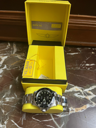 Reloj Invicta Negro y Plateado