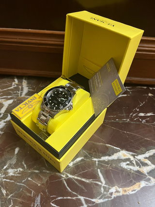Reloj Invicta Negro y Plateado