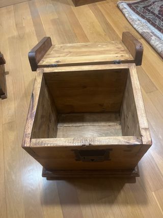 Baúl de madera mexicano con detalles metálicos