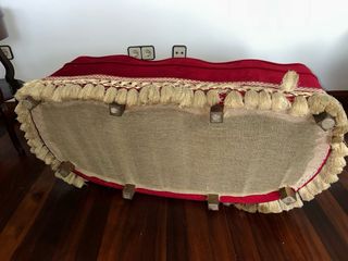 Sofá pequeño terciopelo rojo