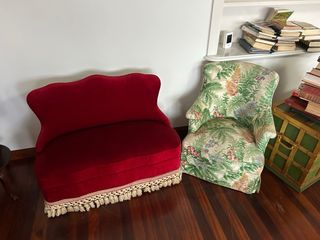 Sofá pequeño terciopelo rojo