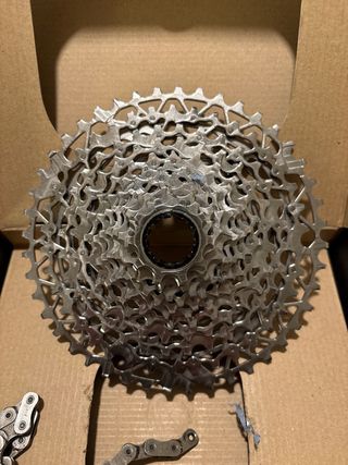 Cambio y Cassette SRAM RIVAL electrónico XPLR 12V