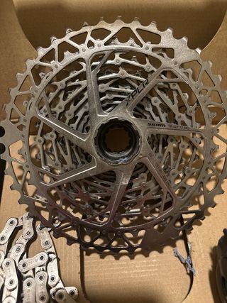 Cambio y Cassette SRAM RIVAL electrónico XPLR 12V