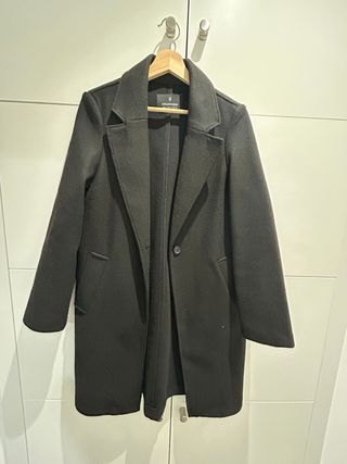 Abrigo de paño negro