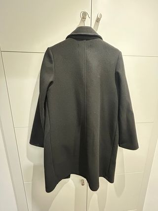 Abrigo de paño negro