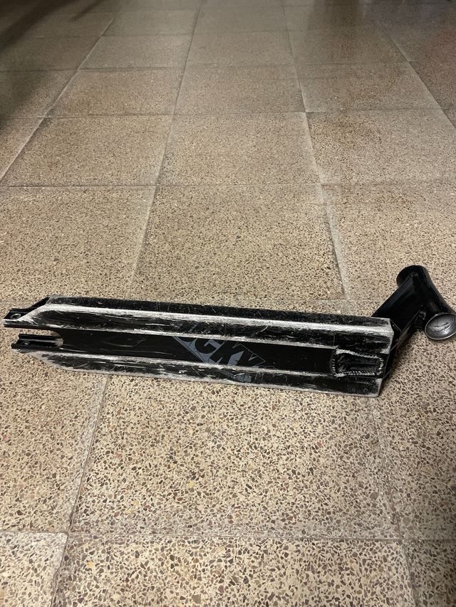 Tabla Scooter Lucky Park Negra muy ligera