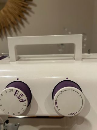 Máquina de coser Alfa Next 40 con accesorios