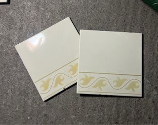 7 Baldosas 15x15cm (5 lisas, 2 florales)