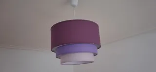 Lámpara de tela morada y rosa