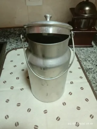 Lechera antigua de lata