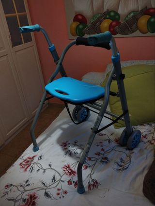 Andador para mayores con asiento y ruedas