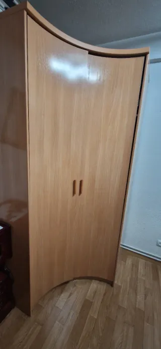 Armario esquinero de madera