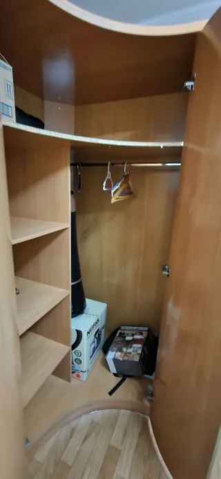 Armario esquinero de madera