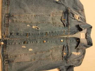 Cazadora vaquera desgastada oversize