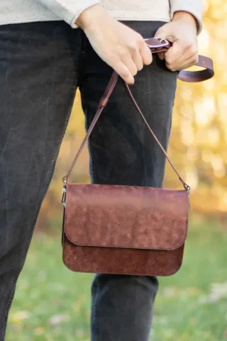 Bolso de cuero, hecho a mano