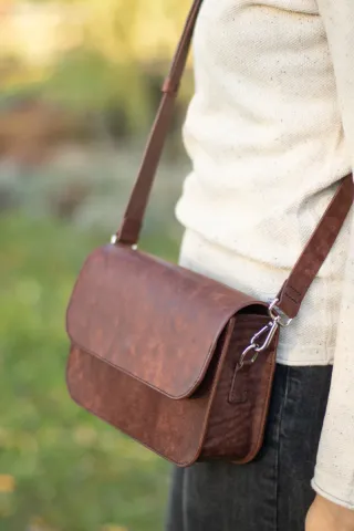 Bolso de cuero, hecho a mano