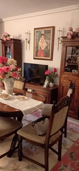 Mesa de comedor de madera