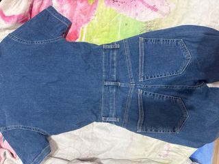 Mono vaquero largo con pantalon estilo campana