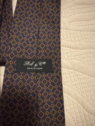 Corbata Bel y Cía Clásica Diseño Geométrico, seda.