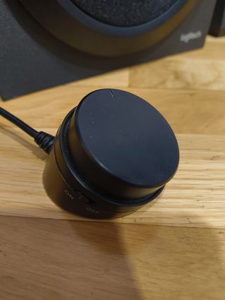 Altavoces Logitech Z333 con Subwoofer 80W