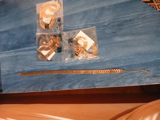 Gargantilla dorada estilo hoja