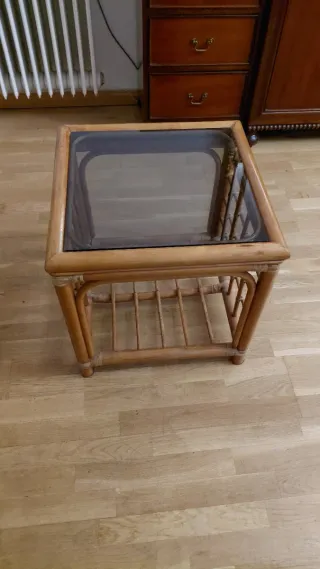 Mesa auxiliar caña con cristal 48x48