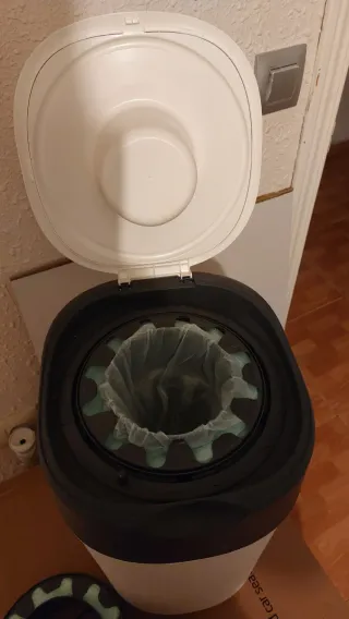 Papelera Tommee Tippee con recambios