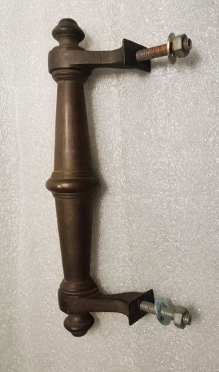 Tirador antiguo de bronce