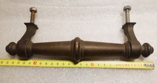 Tirador antiguo de bronce