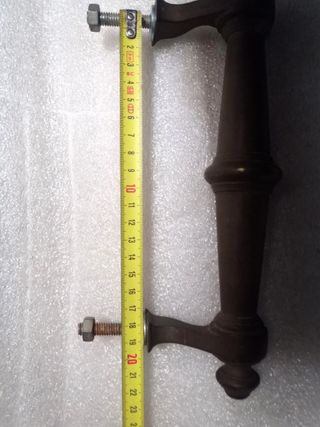 Tirador antiguo de bronce