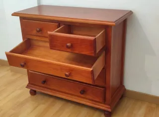 Cómoda de madera maciza