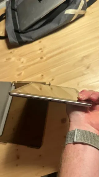 iPad 6ta Gen + Funda Negra