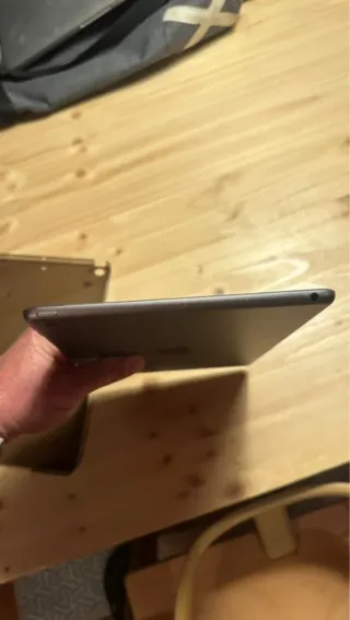 iPad 6ta Gen + Funda Negra