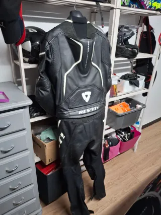 Mono de moto 2 piezas Revit