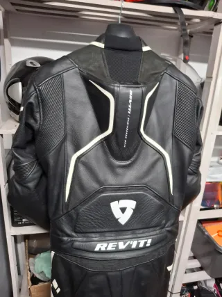 Mono de moto 2 piezas Revit