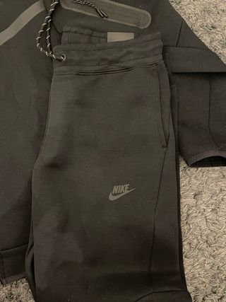 Conjunto Nike Tech Fleece Negro