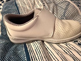 Zueco cerrado hospital blanco